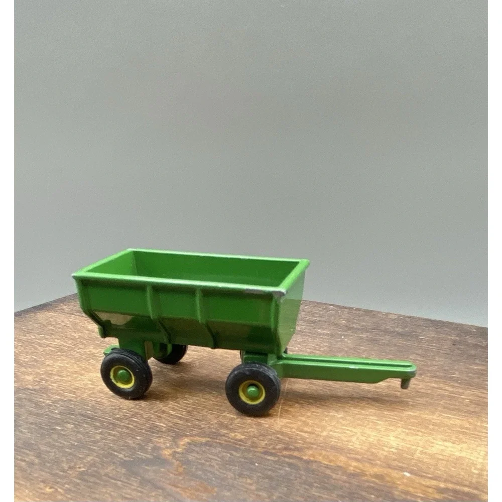 ERTL JOHN DEERE WAGON / TRAILER FOR FARM TRACTOR GREEN 1:64 DIECAST